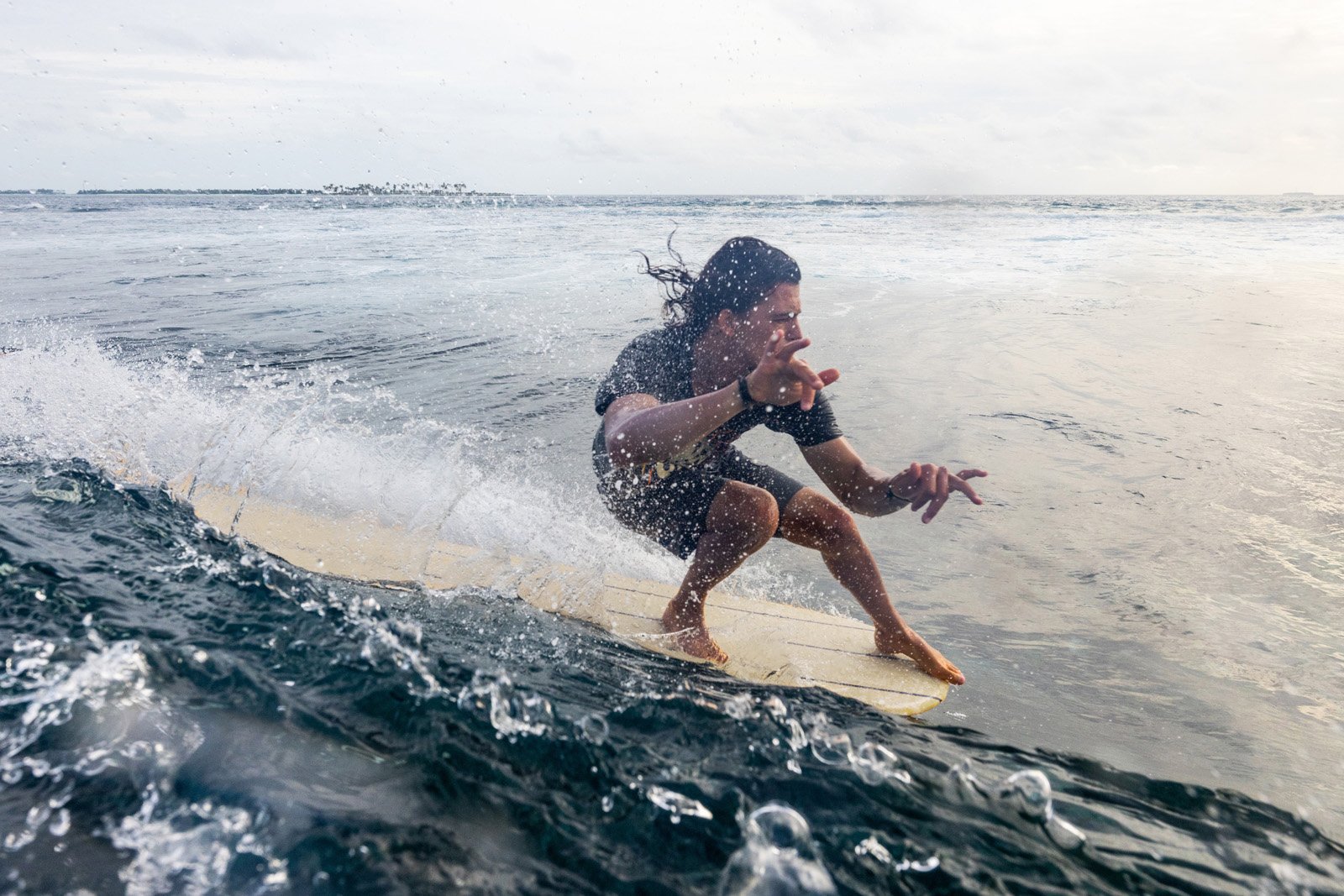 Delpero Longboard classic surfer beim noseride